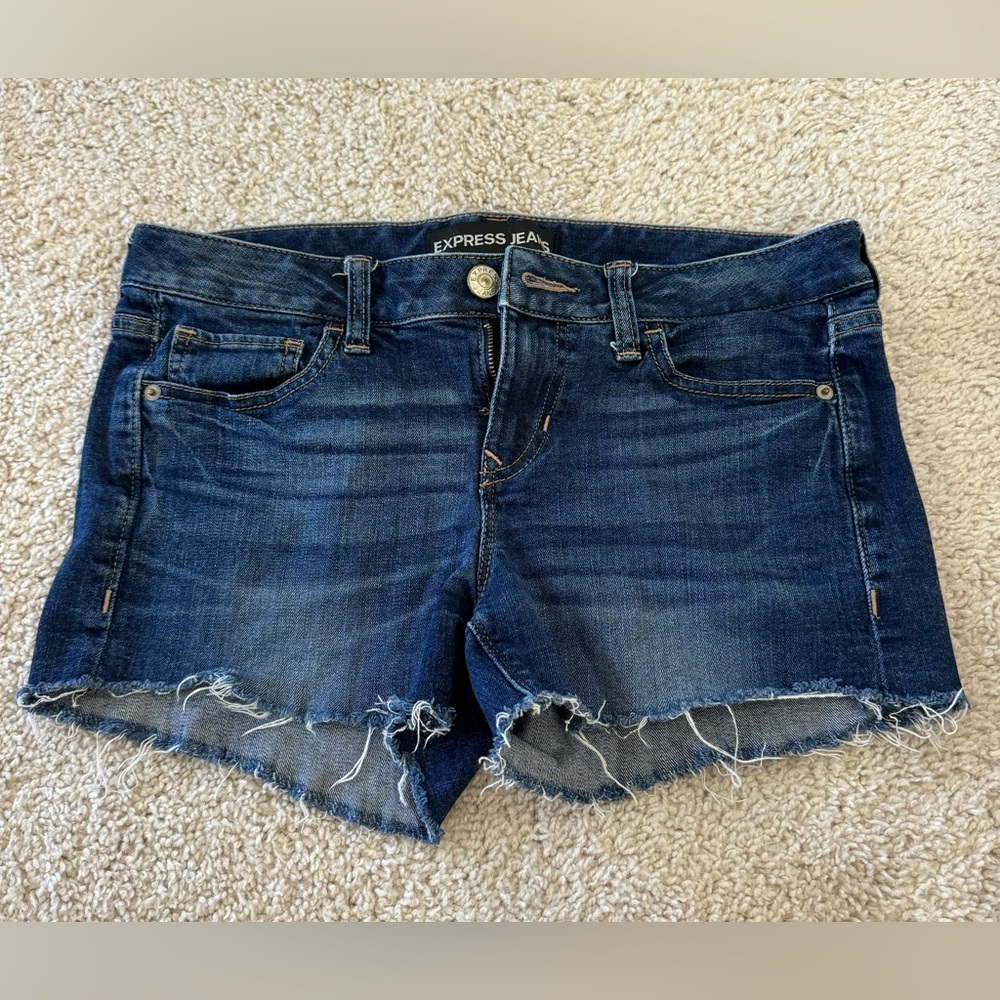 Express Jean dark denim distressed shorts size 4